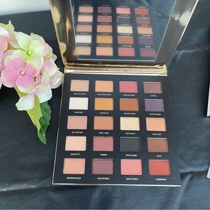 Iconic London Booming And Gleaming Eyeshadow Pallette New full size